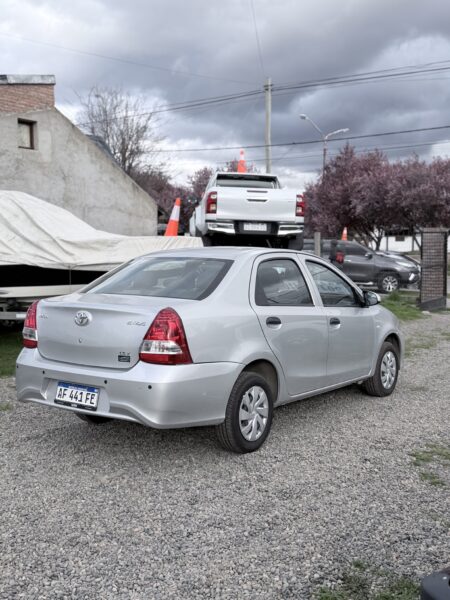 Toyota Etios X 2022